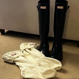 Navy Blue Hunter Rain boot (Size 8) w/Socks
